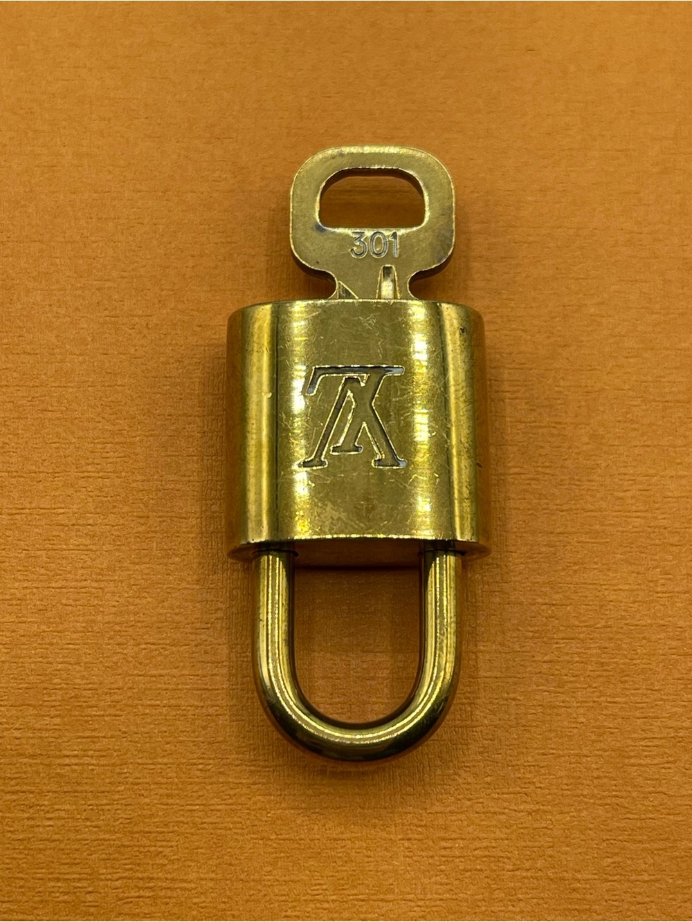 Louis Vuitton Lock and Key set #301 Gold Tone Cadena for Speedy Alma Bag LV🔐 - Picture 3 of 9